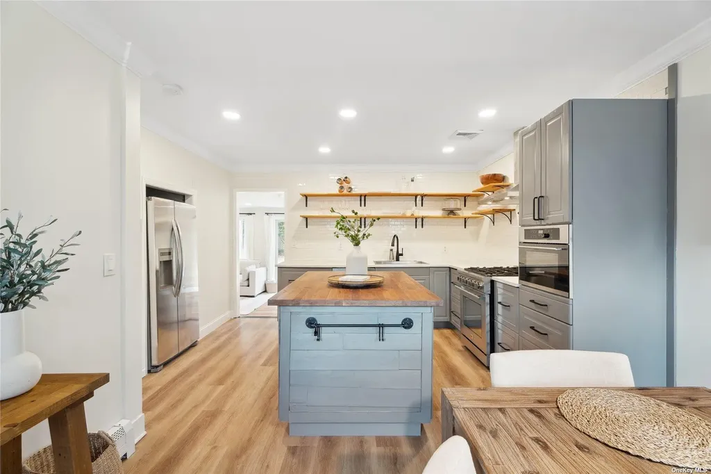 28 Argonne West Road Hampton Bays NY 11946