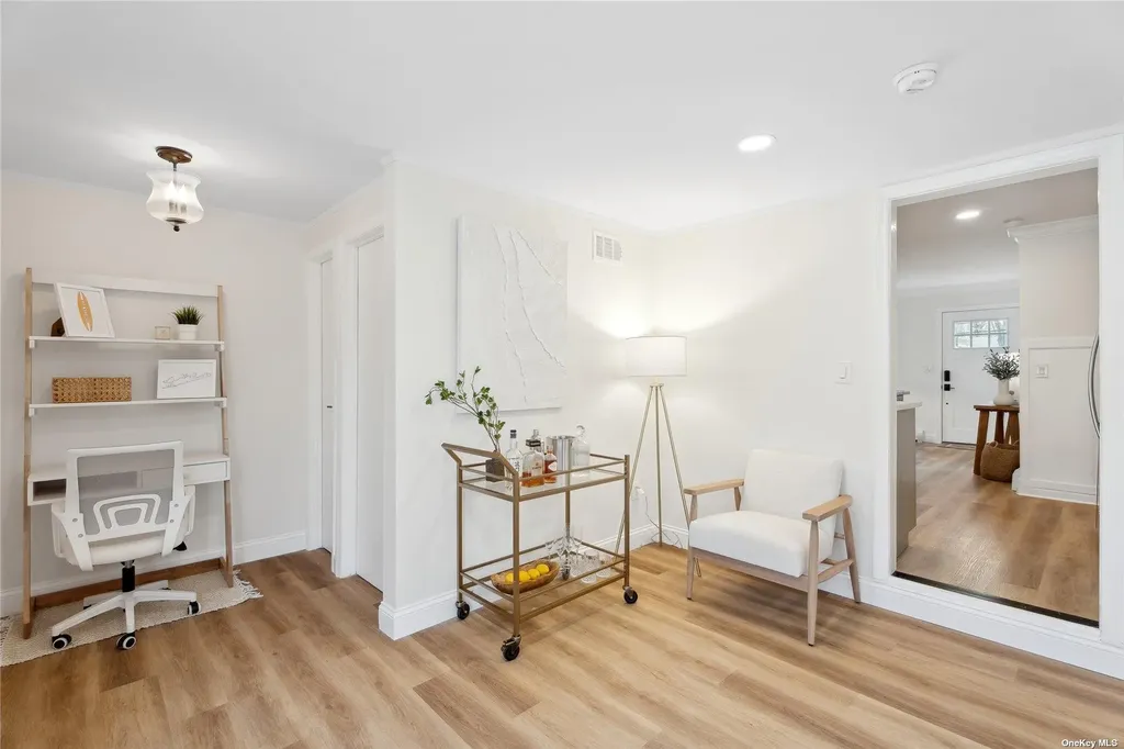 28 Argonne West Road Hampton Bays NY 11946
