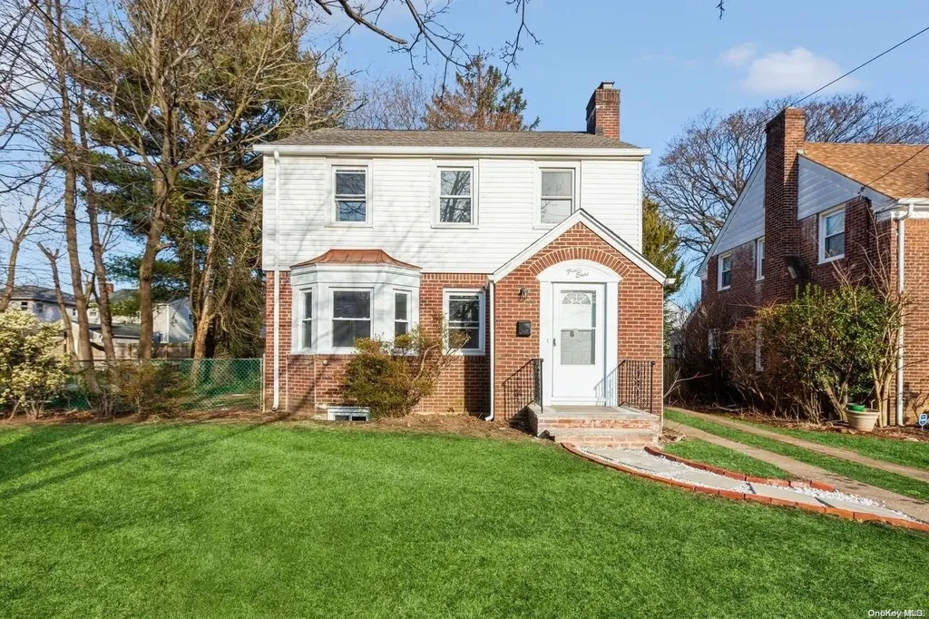 28 Belmont Parkway Hempstead NY 11550