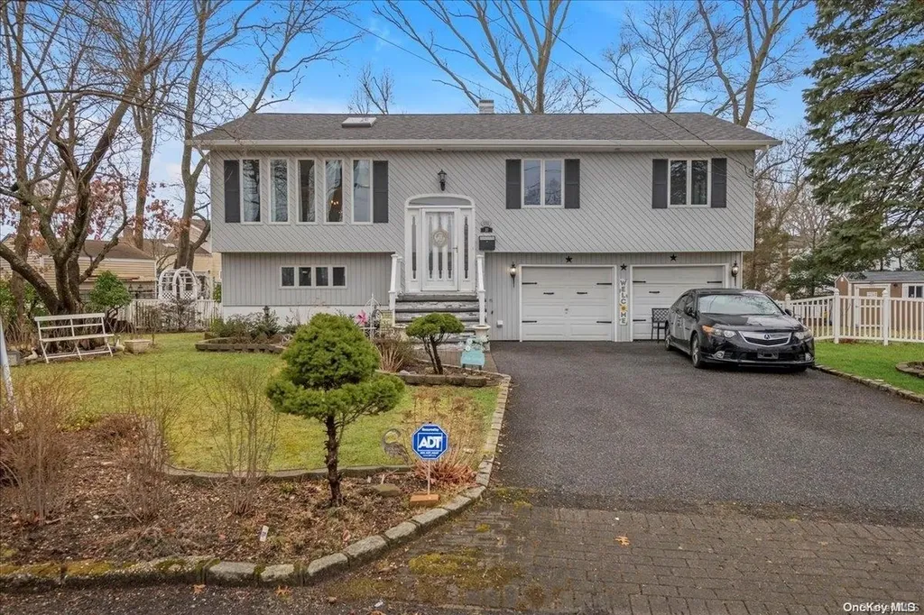 27 Hemlock Avenue Deer Park NY 11729