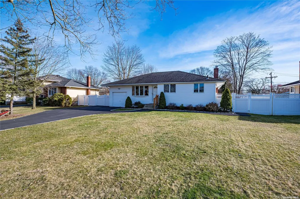 6 Baylor Drive Smithtown NY 11787
