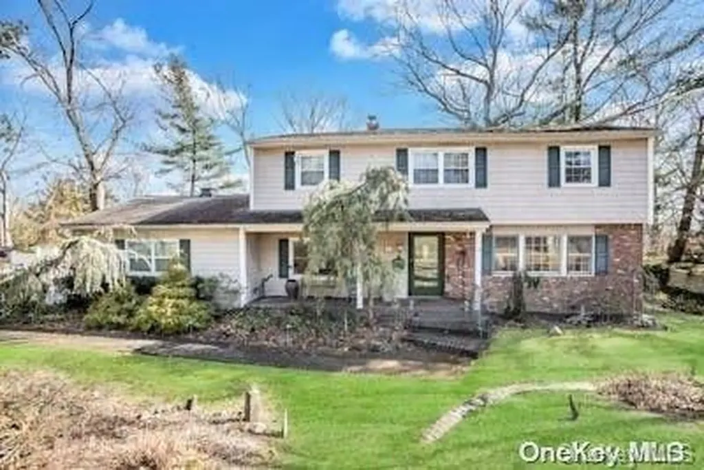 41 Ridge Drive Plainview NY 11803
