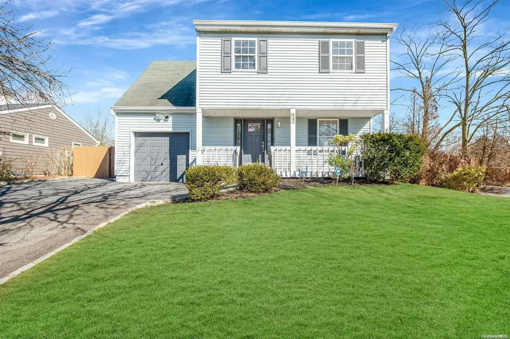 54 Peters Boulevard Central Islip NY 11722