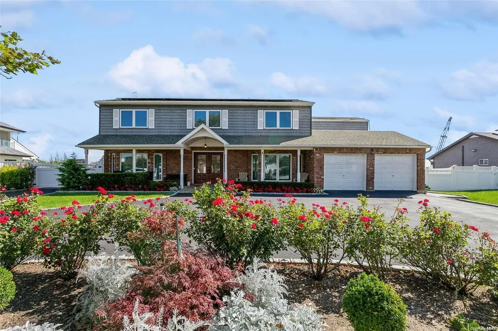 342 Lagoon Drive S Copiague NY 11726