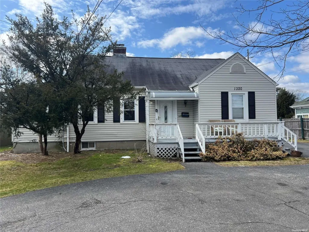 1320 Ackerson Boulevard Bay Shore NY 11706