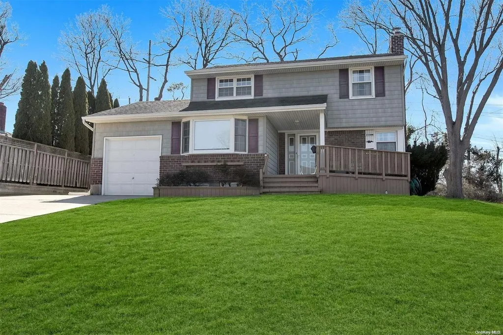 14 Regina Drive Commack NY 11725