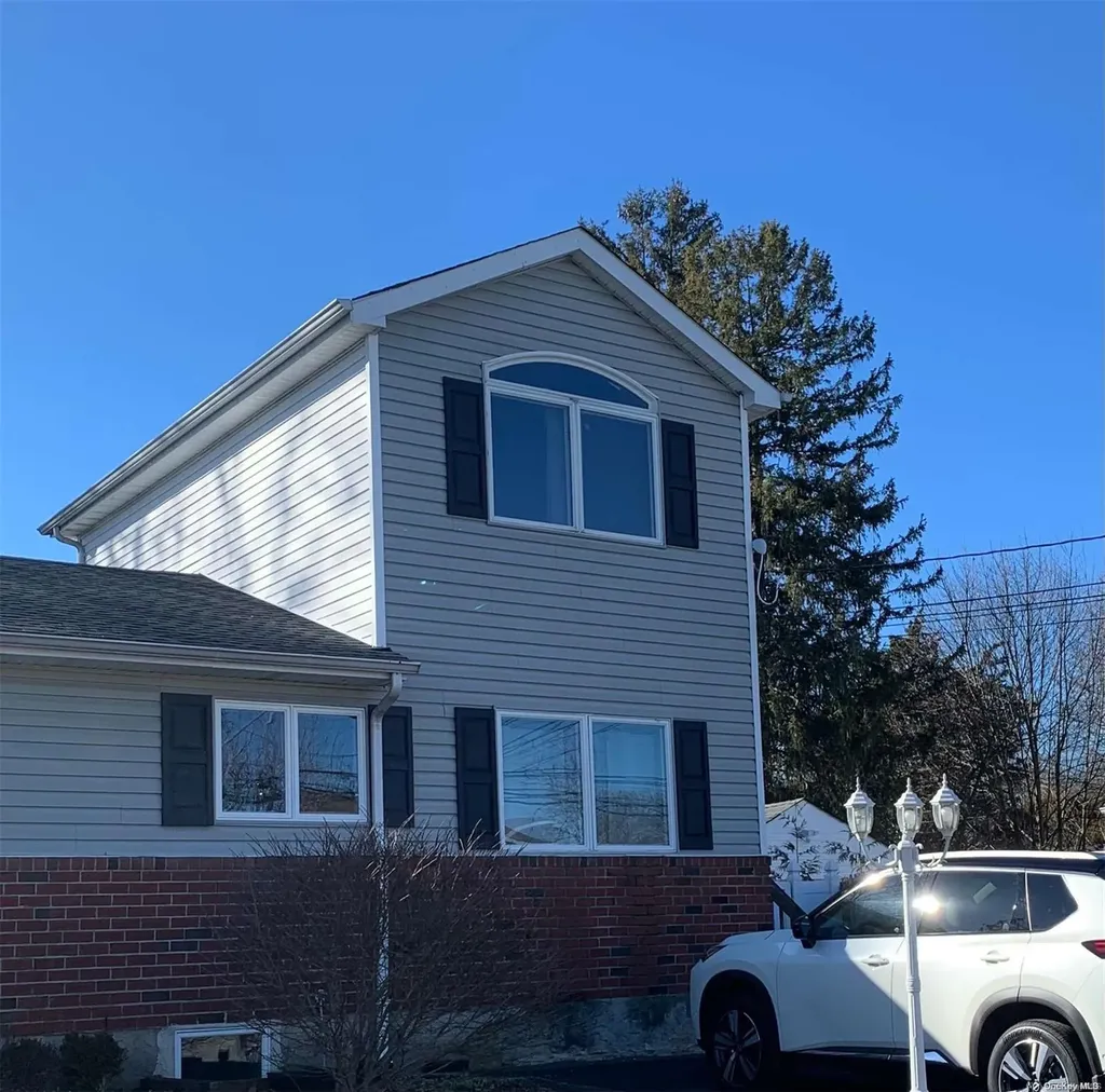 84 Wright Avenue Deer Park NY 11729