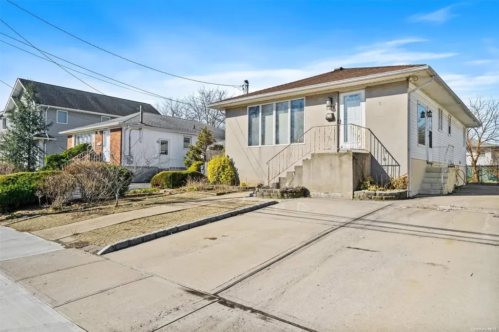 3276 Murdock Avenue Oceanside NY 11572