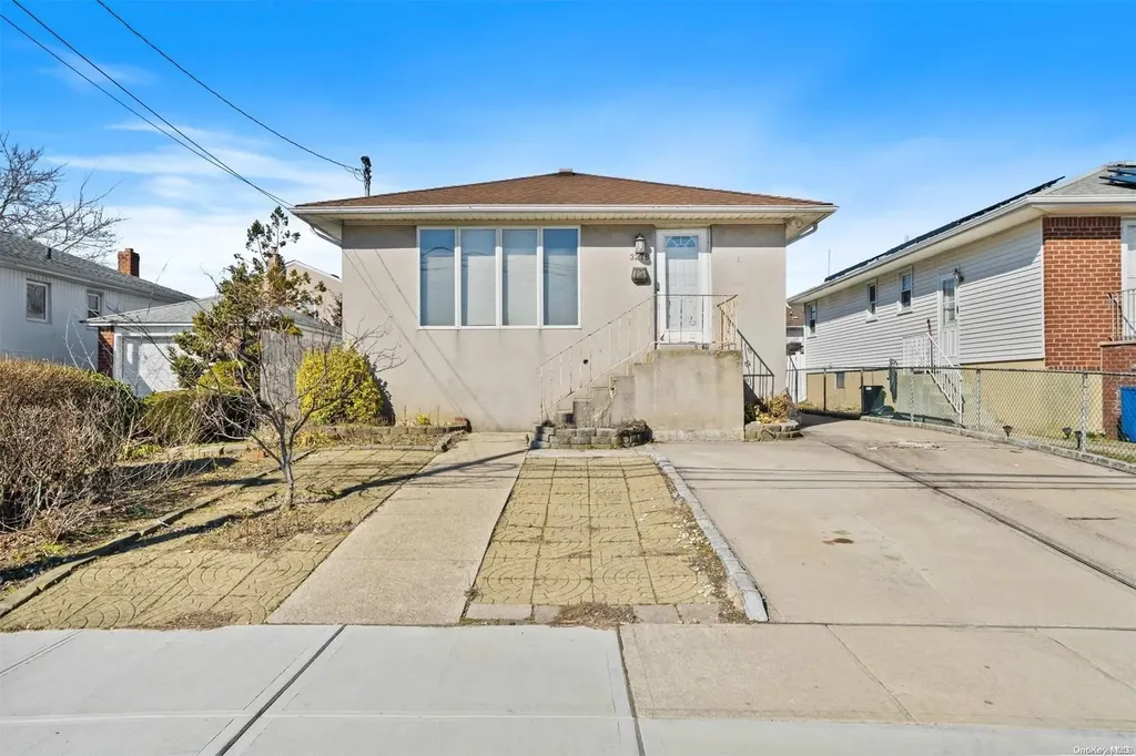 3276 Murdock Avenue Oceanside NY 11572
