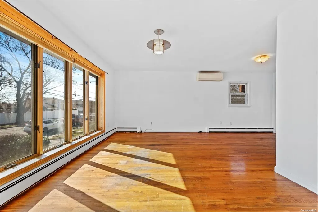 3276 Murdock Avenue Oceanside NY 11572