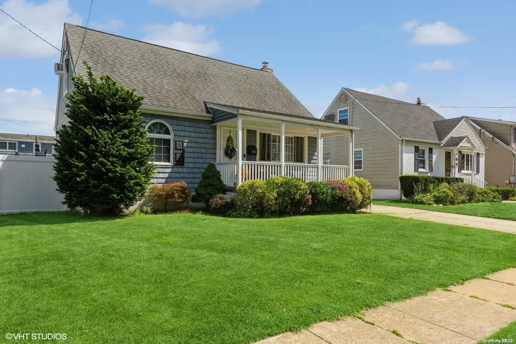 2407 Willow Street Wantagh NY 11793
