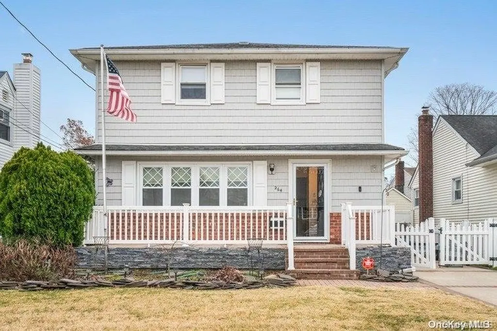 264 Hamilton Avenue Massapequa NY 11758