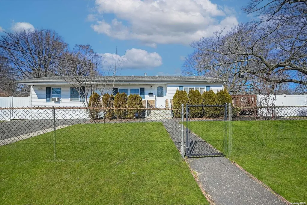 39 E Walnut Street Central Islip NY 11722