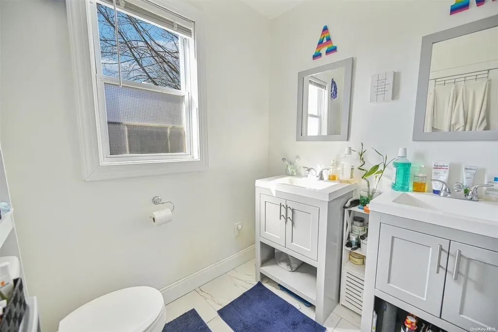 39 E Walnut Street Central Islip NY 11722
