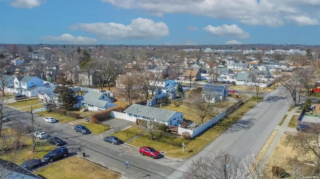39 E Walnut Street Central Islip NY 11722