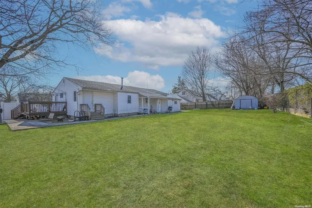 39 E Walnut Street Central Islip NY 11722