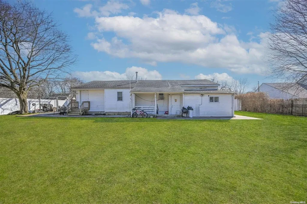 39 E Walnut Street Central Islip NY 11722
