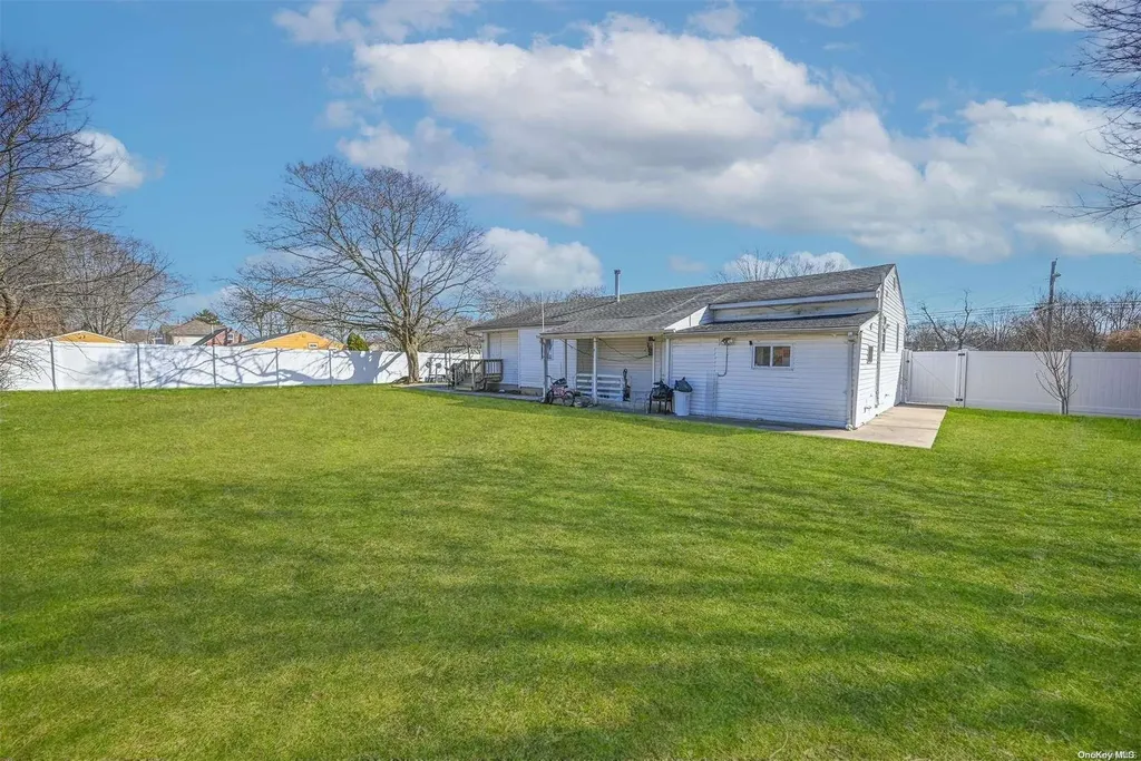 39 E Walnut Street Central Islip NY 11722