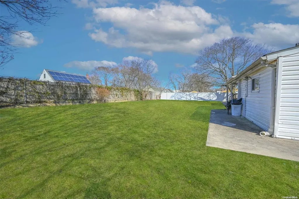 39 E Walnut Street Central Islip NY 11722