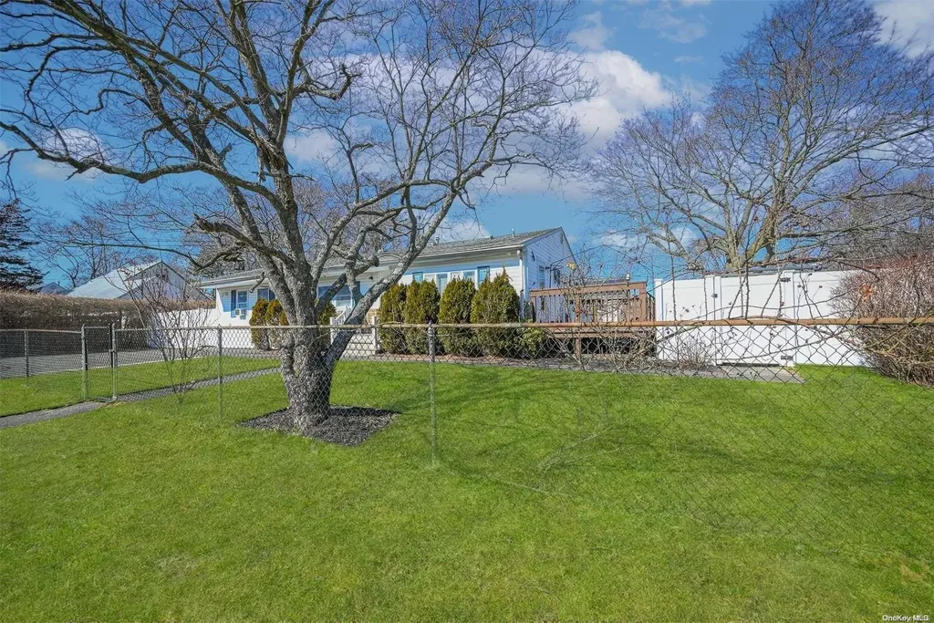 39 E Walnut Street Central Islip NY 11722