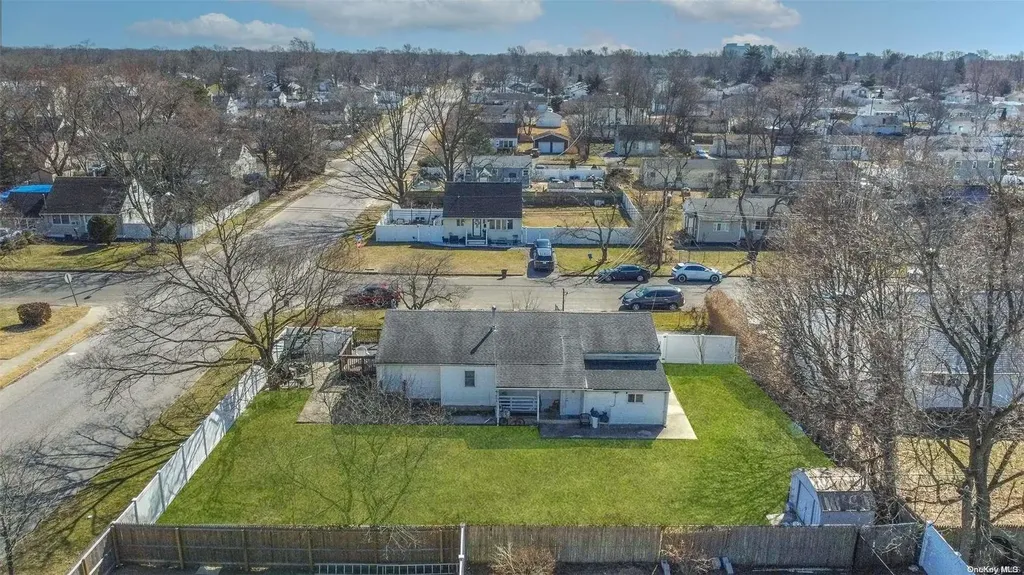 39 E Walnut Street Central Islip NY 11722