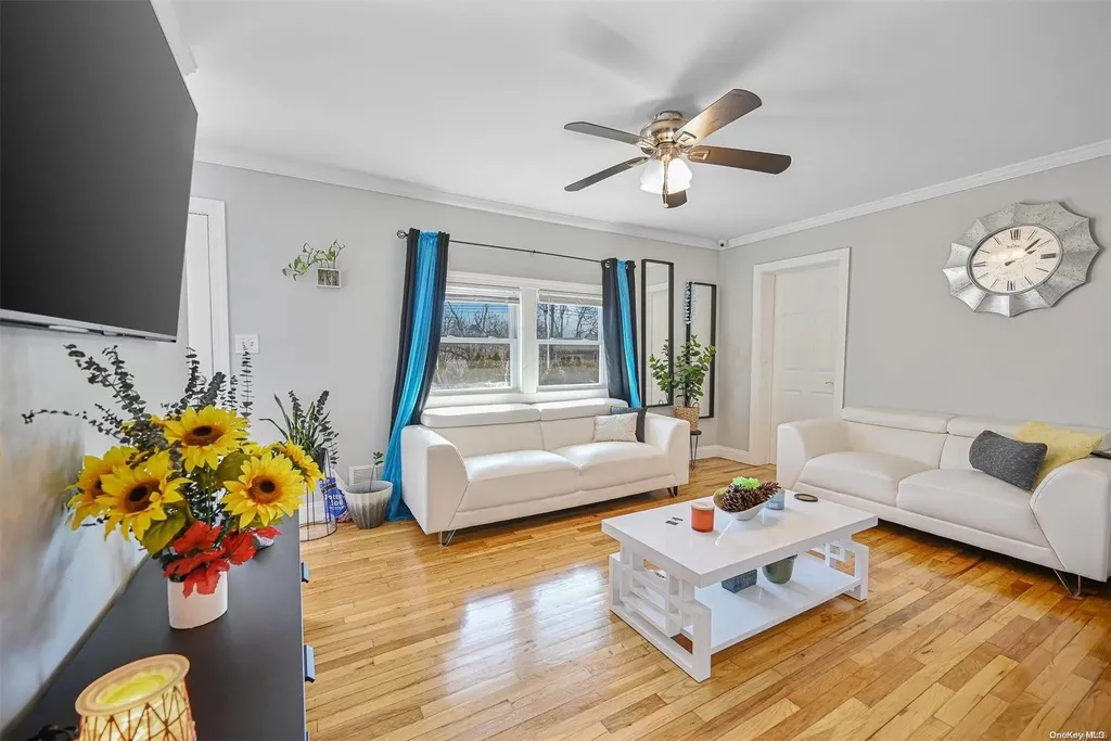 39 E Walnut Street Central Islip NY 11722