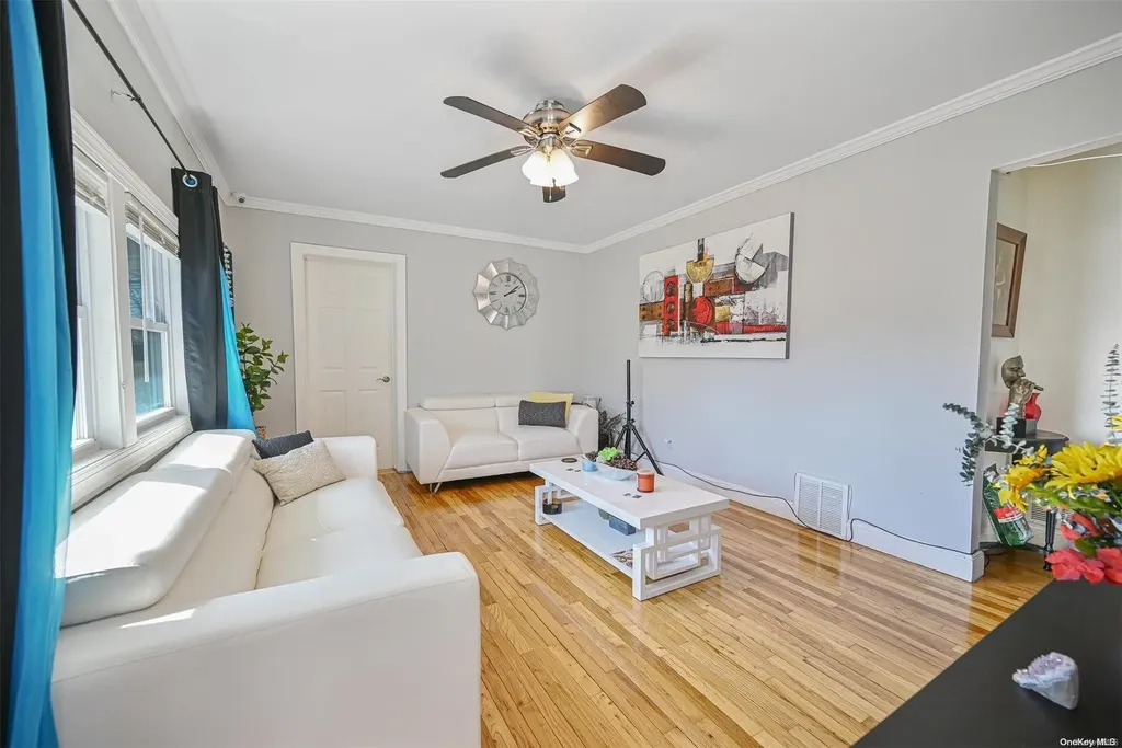 39 E Walnut Street Central Islip NY 11722