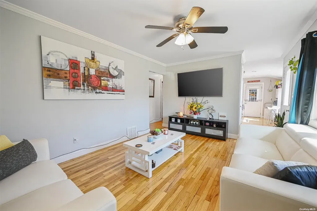 39 E Walnut Street Central Islip NY 11722