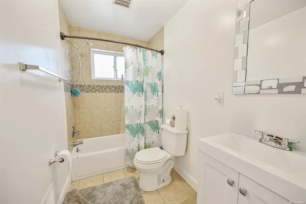 39 E Walnut Street Central Islip NY 11722