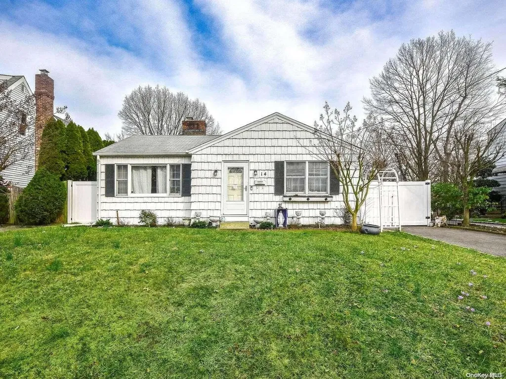 14 Grant Place Glen Cove NY 11542