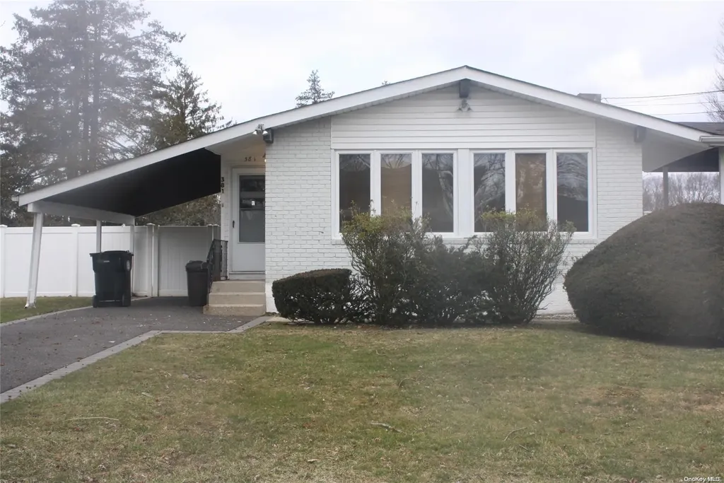 381 Hunter Avenue West Islip NY 11795