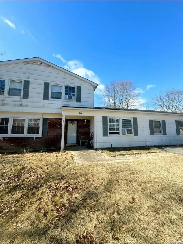 28 Westbrook Road Coram NY 11727