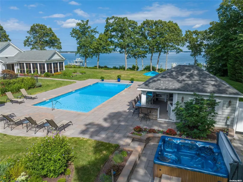 750 Paradise Point Road Southold NY 11971