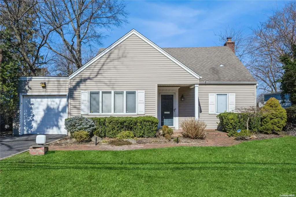 184 E Rockaway Road Hewlett NY 11557