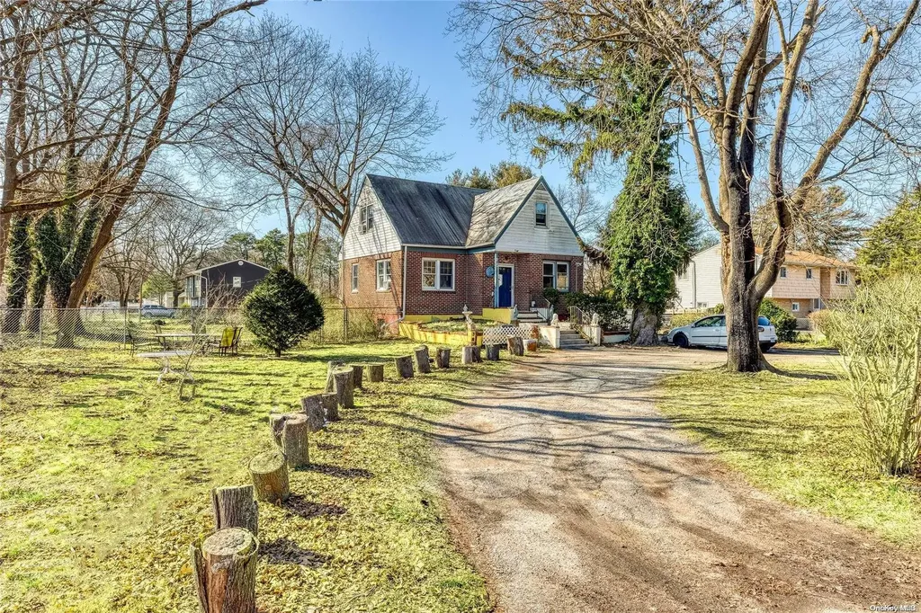 170 Calebs Path Brentwood NY 11717