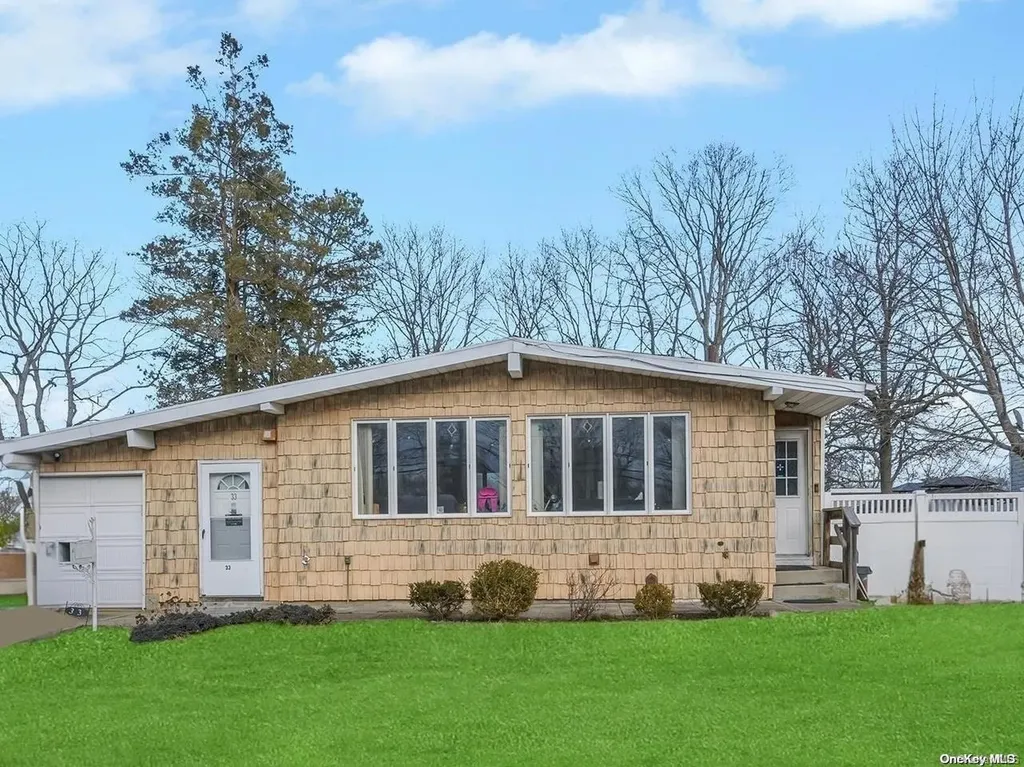 33 Kayron Drive Ronkonkoma NY 11779