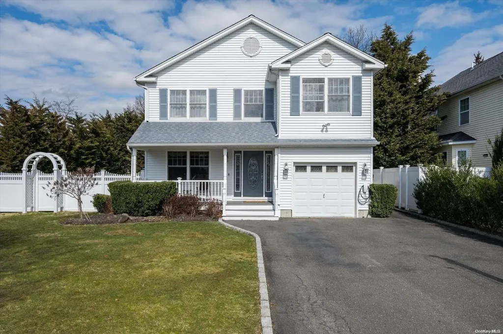 41 Manchester Road Huntington NY 11743