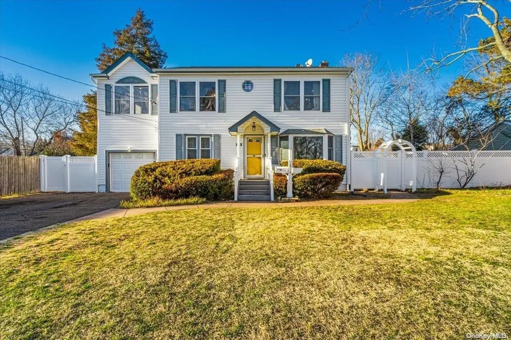 610 11th Street West Babylon NY 11704