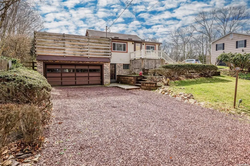 21 Birch Lane Wading River NY 11792