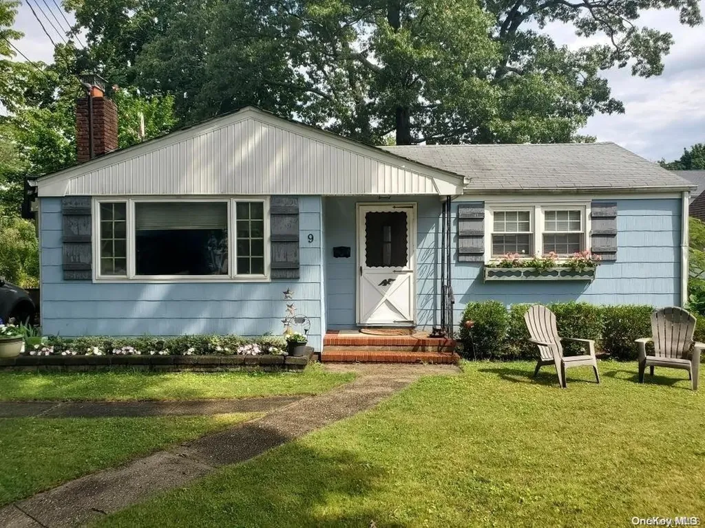 9 Nimitz Road Saint James NY 11780