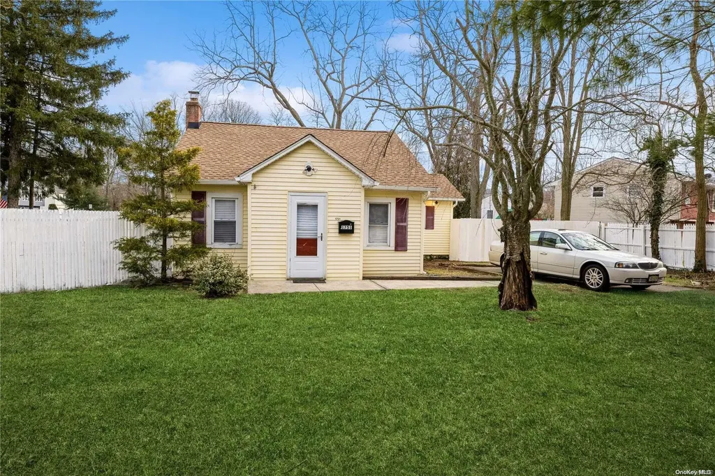 1751 Straight Path Wheatley Heights NY 11798