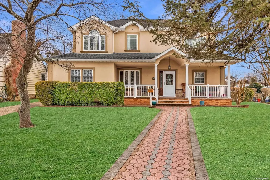 25 Park Lane Drive Albertson NY 11507
