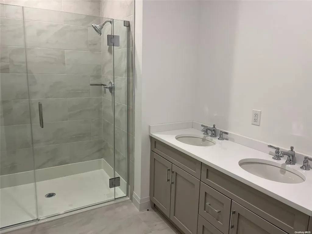 17201 Aspenwood Drive Plainview NY 11803