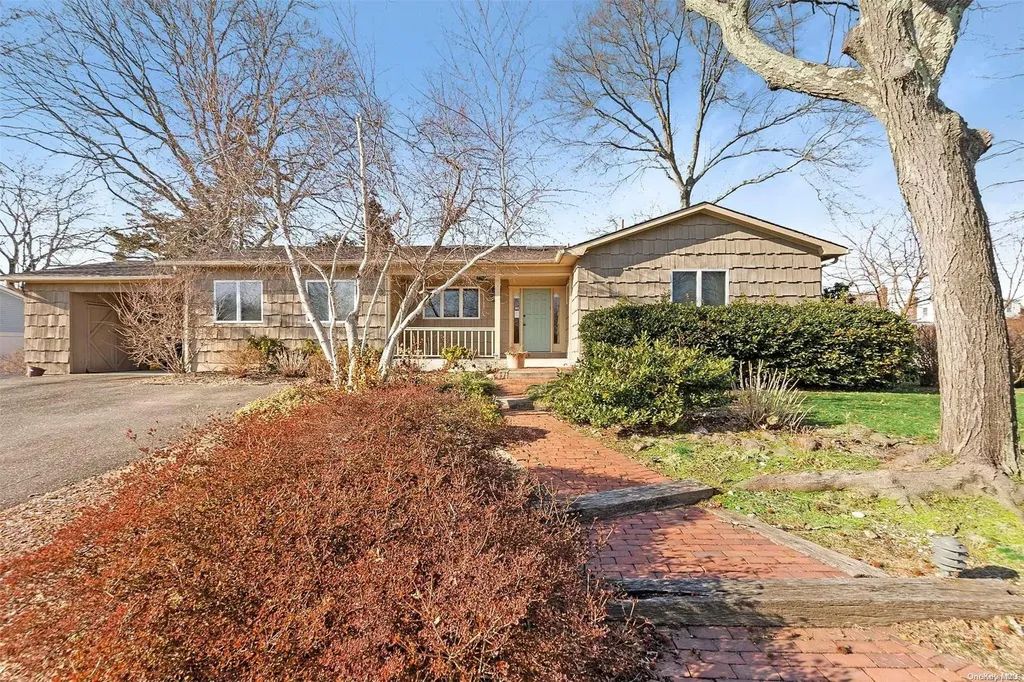 21 Griggs Drive Greenlawn NY 11740