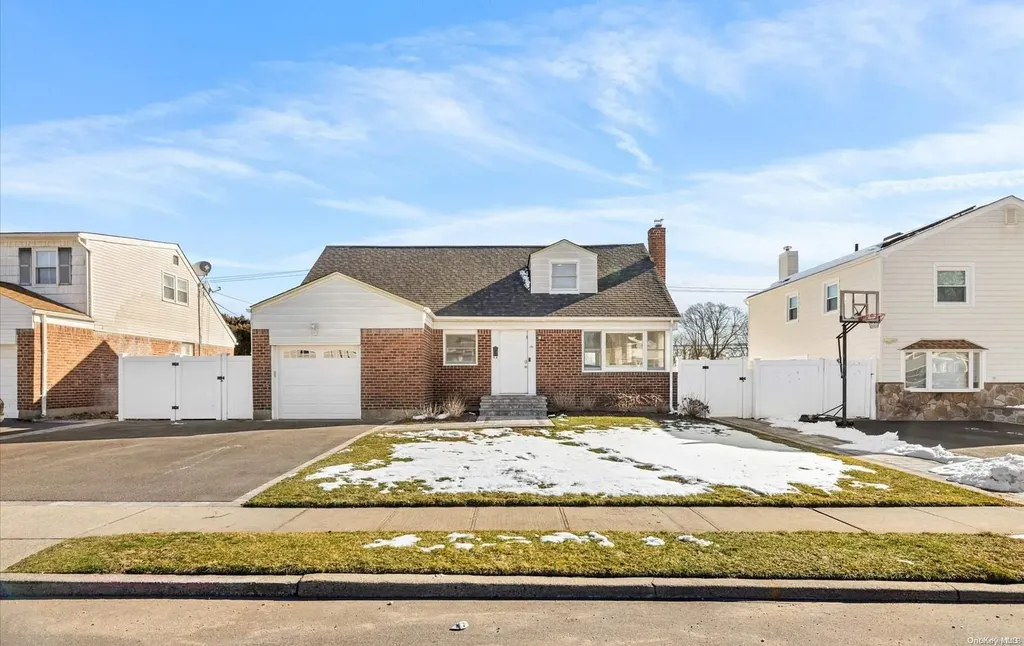 151 Orchard Street Plainview NY 11803