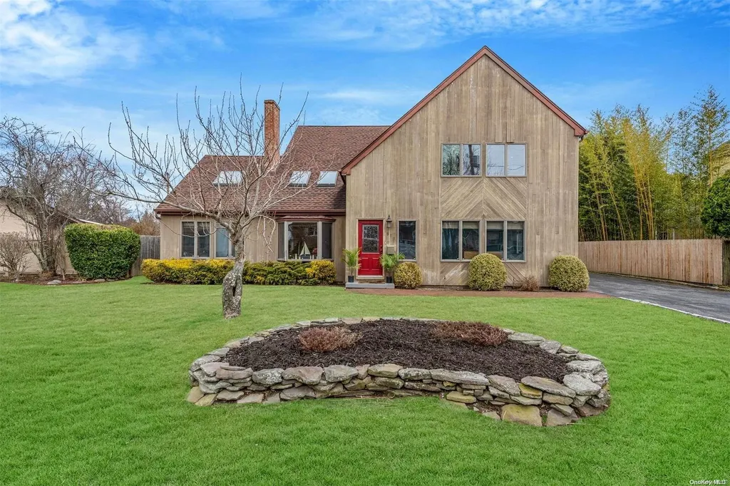 833 E Bay Drive West Islip NY 11795