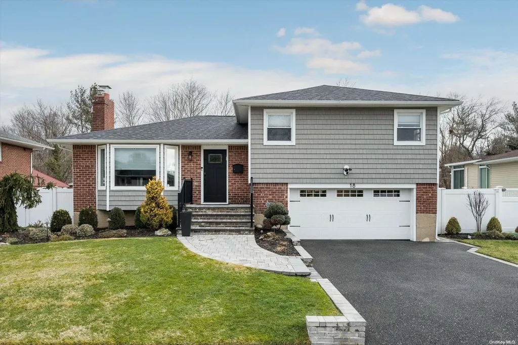 18 Vista Road Plainview NY 11803