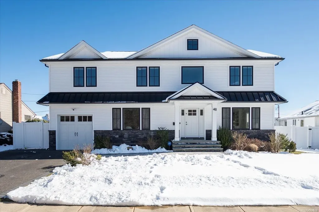 48 Colonial Road Old Bethpage NY 11804