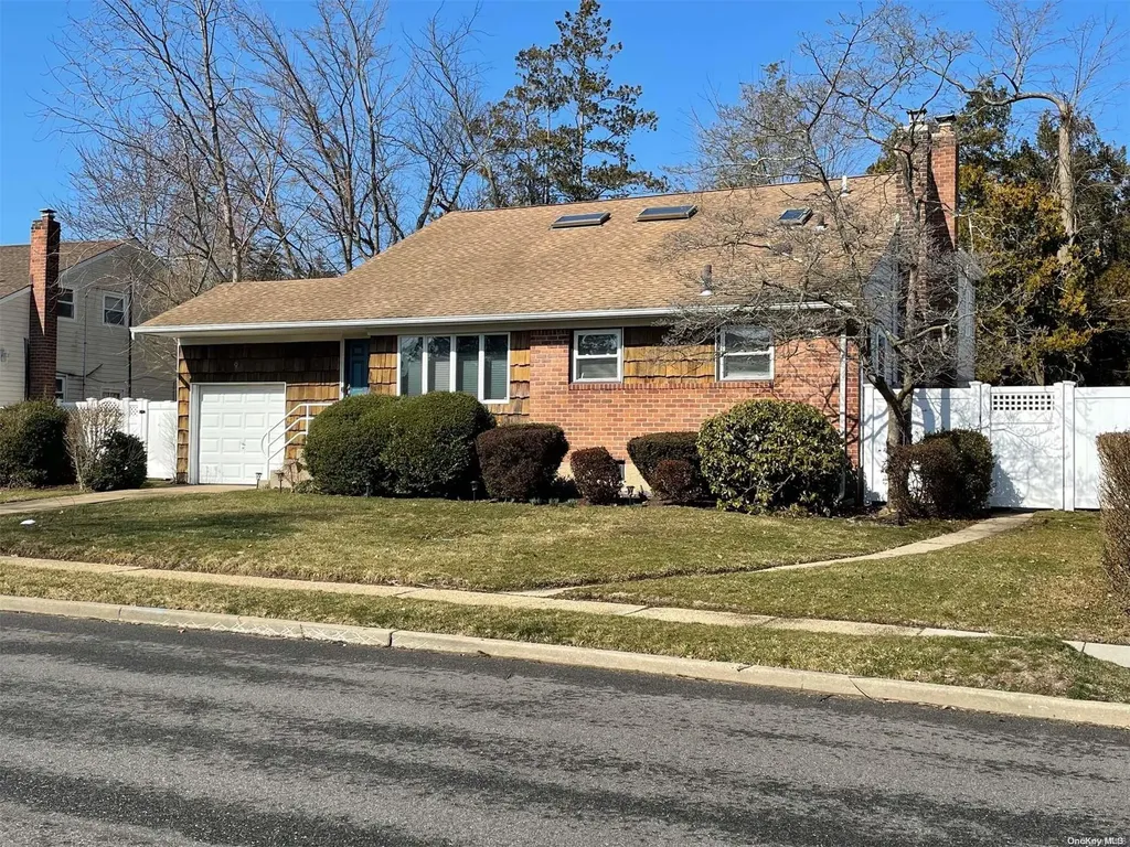 9 Brook Path Plainview NY 11803