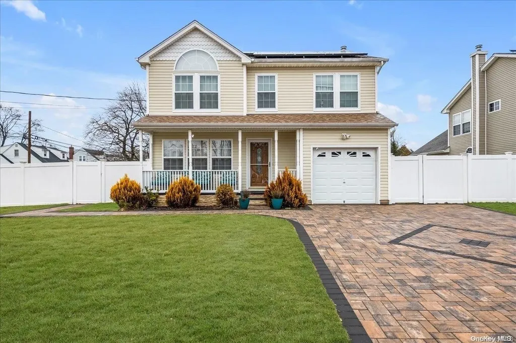 260 8th Avenue West Babylon NY 11704